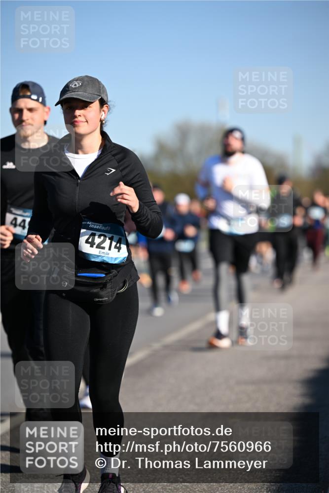 06.04.2025 - 44. Internationalen Wilhelmsburger Insellauf Dr. Thomas Lammeyer http://msf.ph/oto/7560966 06.04.2025 09:36:09 Laufen 1, 44, 44, 4214 meine-sportfotos.de