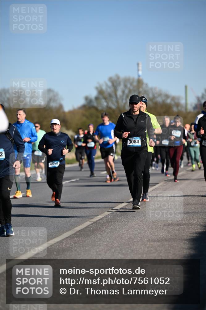 06.04.2025 - 44. Internationalen Wilhelmsburger Insellauf Dr. Thomas Lammeyer http://msf.ph/oto/7561052 06.04.2025 09:36:13 Laufen 4540, 3084, 4163 meine-sportfotos.de