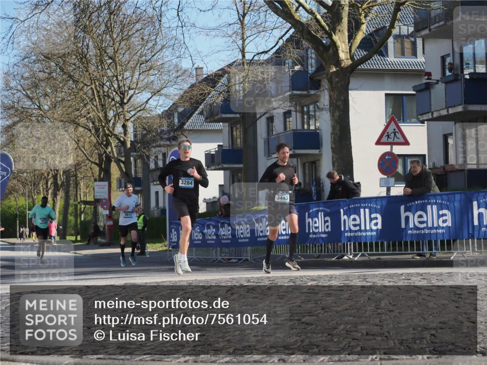 06.04.2025 - 44. Internationalen Wilhelmsburger Insellauf Luisa Fischer http://msf.ph/oto/7561054 06.04.2025 10:29:03 Ziel 3284, 3611, 3443 meine-sportfotos.de