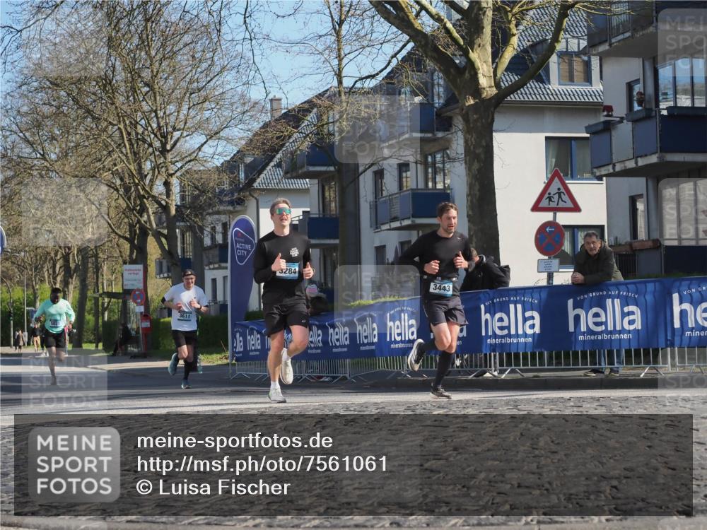 06.04.2025 - 44. Internationalen Wilhelmsburger Insellauf Luisa Fischer http://msf.ph/oto/7561061 06.04.2025 10:29:03 Ziel 3611, 3284, 3443 meine-sportfotos.de