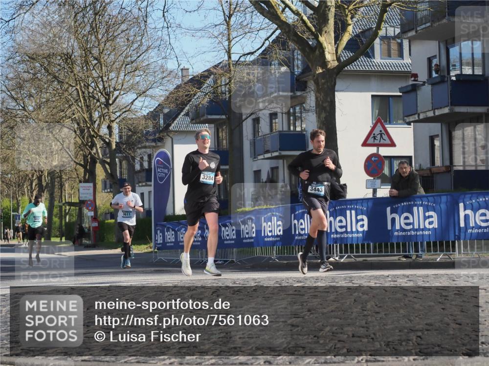 06.04.2025 - 44. Internationalen Wilhelmsburger Insellauf Luisa Fischer http://msf.ph/oto/7561063 06.04.2025 10:29:03 Ziel 3611, 3284, 3443 meine-sportfotos.de