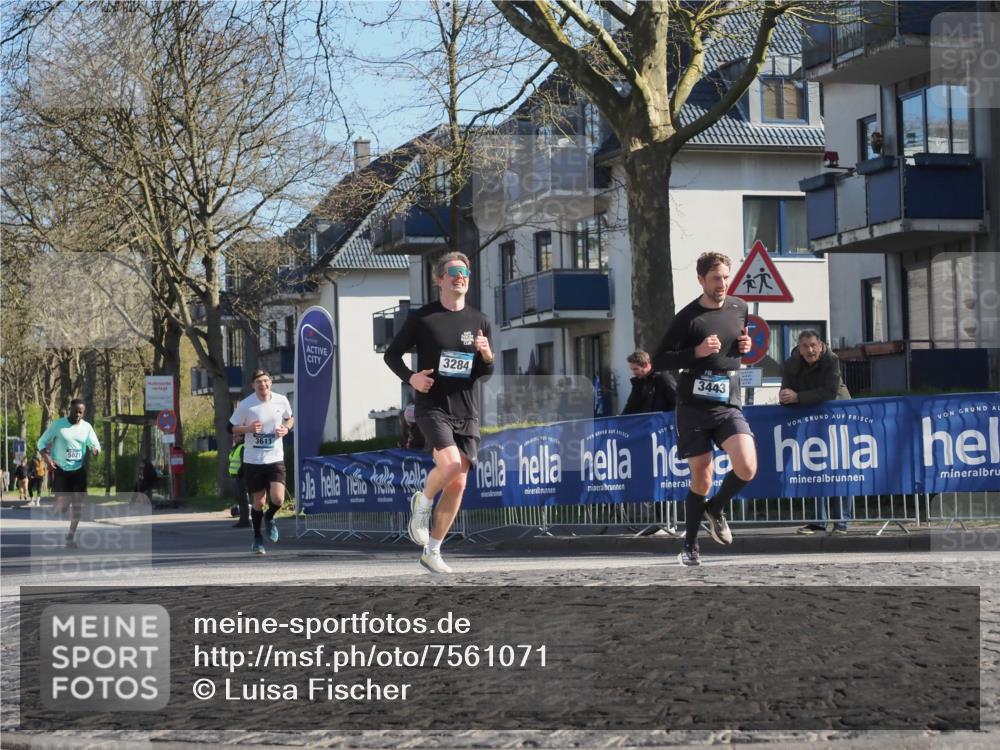 06.04.2025 - 44. Internationalen Wilhelmsburger Insellauf Luisa Fischer http://msf.ph/oto/7561071 06.04.2025 10:29:03 Ziel 5021, 3284, 3611, 23, 3443 meine-sportfotos.de