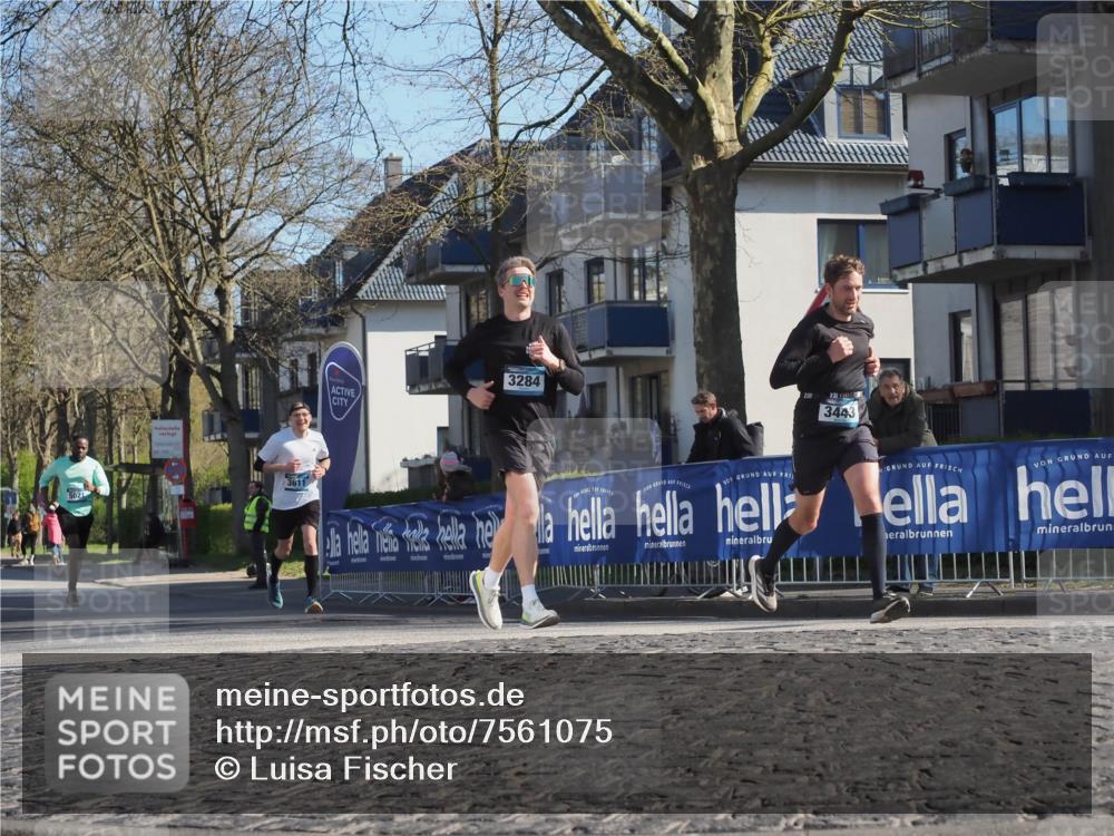 06.04.2025 - 44. Internationalen Wilhelmsburger Insellauf Luisa Fischer http://msf.ph/oto/7561075 06.04.2025 10:29:04 Ziel 5021, 3611, 3284, 238, 3443 meine-sportfotos.de