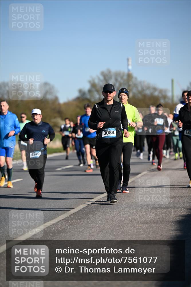 06.04.2025 - 44. Internationalen Wilhelmsburger Insellauf Dr. Thomas Lammeyer http://msf.ph/oto/7561077 06.04.2025 09:36:13 Laufen 4540, 3084, 342 meine-sportfotos.de