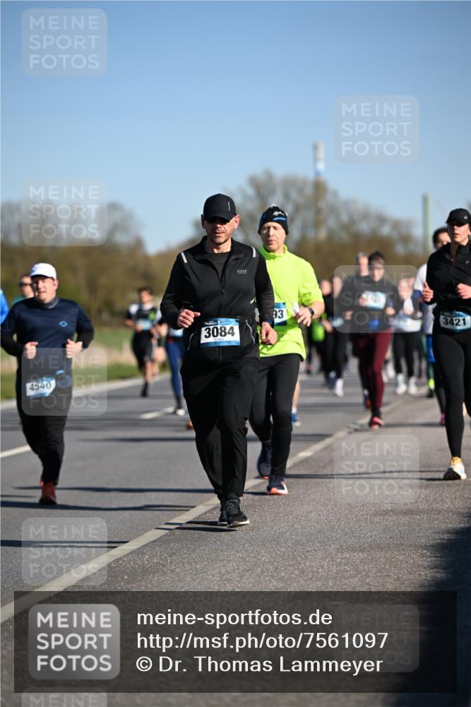 06.04.2025 - 44. Internationalen Wilhelmsburger Insellauf Dr. Thomas Lammeyer http://msf.ph/oto/7561097 06.04.2025 09:36:14 Laufen 4540, 3084, 93, 3421 meine-sportfotos.de