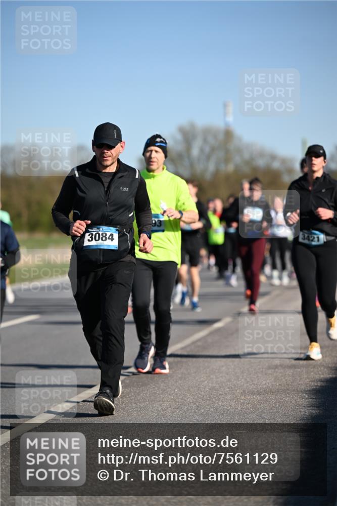 06.04.2025 - 44. Internationalen Wilhelmsburger Insellauf Dr. Thomas Lammeyer http://msf.ph/oto/7561129 06.04.2025 09:36:15 Laufen 3084, 93, 3421 meine-sportfotos.de