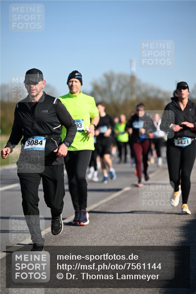 06.04.2025 - 44. Internationalen Wilhelmsburger Insellauf Dr. Thomas Lammeyer http://msf.ph/oto/7561144 06.04.2025 09:36:15 Laufen 3084, 93, 3421 meine-sportfotos.de