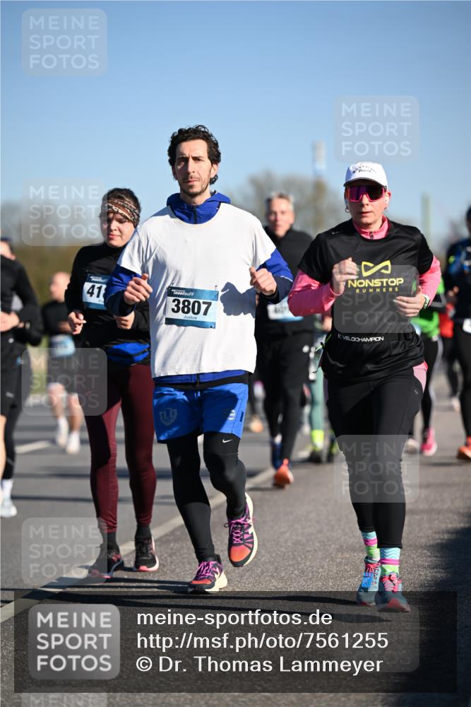 06.04.2025 - 44. Internationalen Wilhelmsburger Insellauf Dr. Thomas Lammeyer http://msf.ph/oto/7561255 06.04.2025 09:36:19 Laufen 41, 3807 meine-sportfotos.de