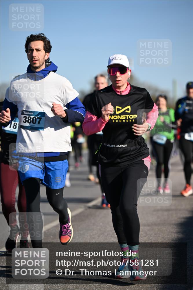 06.04.2025 - 44. Internationalen Wilhelmsburger Insellauf Dr. Thomas Lammeyer http://msf.ph/oto/7561281 06.04.2025 09:36:20 Laufen 181, 3807 meine-sportfotos.de