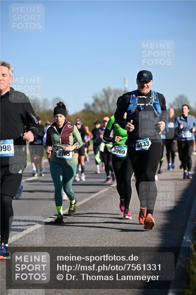 06.04.2025 - 44. Internationalen Wilhelmsburger Insellauf Dr. Thomas Lammeyer http://msf.ph/oto/7561331 06.04.2025 09:36:23 Laufen 098, 2, 3765, 3969, 4433 meine-sportfotos.de