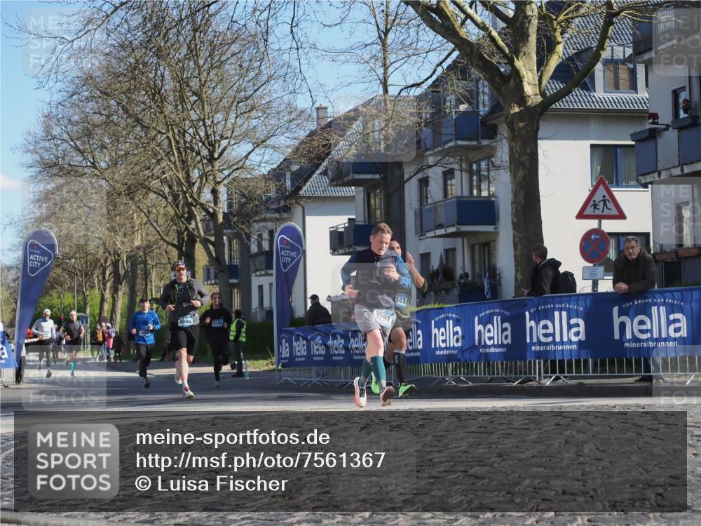 06.04.2025 - 44. Internationalen Wilhelmsburger Insellauf Luisa Fischer http://msf.ph/oto/7561367 06.04.2025 10:29:29 Ziel 4044, 5100, 3793, 347 meine-sportfotos.de