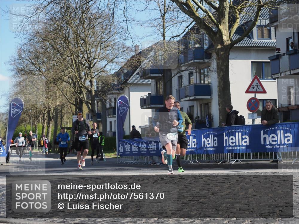 06.04.2025 - 44. Internationalen Wilhelmsburger Insellauf Luisa Fischer http://msf.ph/oto/7561370 06.04.2025 10:29:29 Ziel 3453, 4044, 3793, 347 meine-sportfotos.de