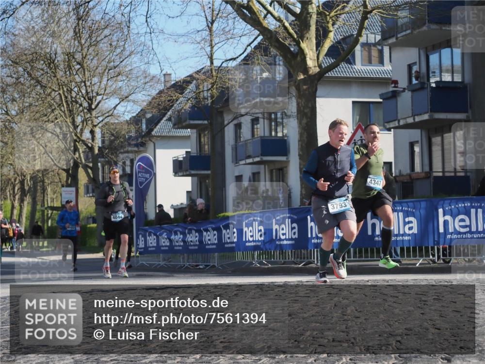06.04.2025 - 44. Internationalen Wilhelmsburger Insellauf Luisa Fischer http://msf.ph/oto/7561394 06.04.2025 10:29:30 Ziel 453, 4044, 3793, 4347 meine-sportfotos.de