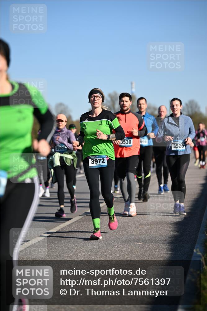 06.04.2025 - 44. Internationalen Wilhelmsburger Insellauf Dr. Thomas Lammeyer http://msf.ph/oto/7561397 06.04.2025 09:36:25 Laufen 3823, 3972, 3530, 666, 3529 meine-sportfotos.de