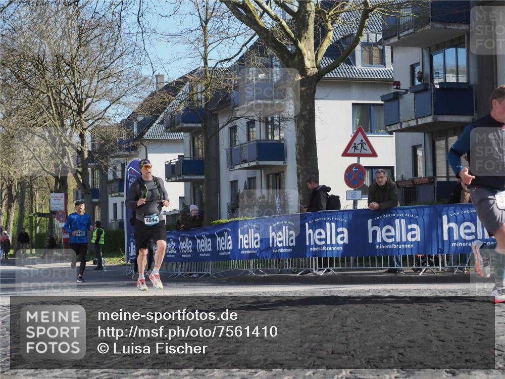 06.04.2025 - 44. Internationalen Wilhelmsburger Insellauf Luisa Fischer http://msf.ph/oto/7561410 06.04.2025 10:29:30 Ziel 3453, 4044 meine-sportfotos.de