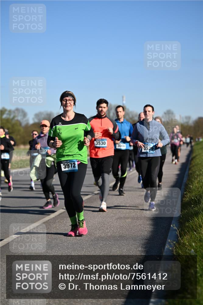 06.04.2025 - 44. Internationalen Wilhelmsburger Insellauf Dr. Thomas Lammeyer http://msf.ph/oto/7561412 06.04.2025 09:36:26 Laufen 3972, 3530, 3666, 352 meine-sportfotos.de