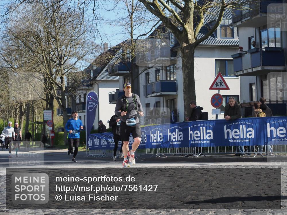 06.04.2025 - 44. Internationalen Wilhelmsburger Insellauf Luisa Fischer http://msf.ph/oto/7561427 06.04.2025 10:29:31 Ziel 3453, 51, 4044 meine-sportfotos.de