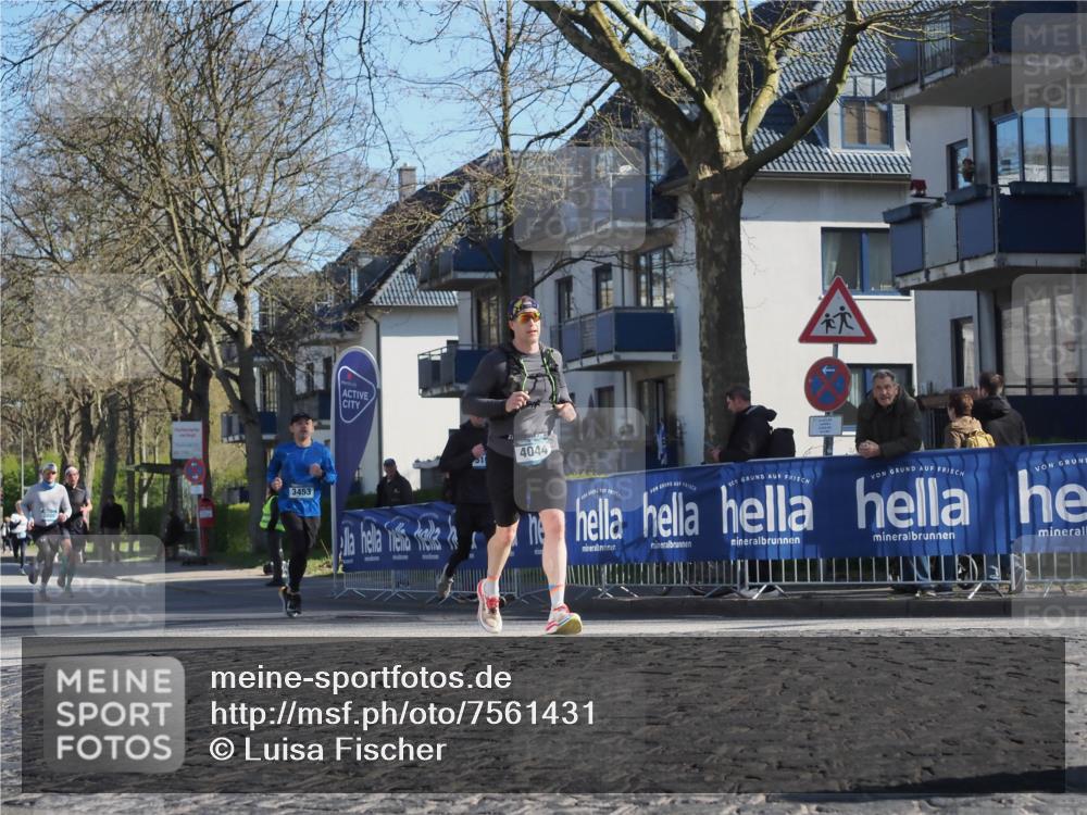 06.04.2025 - 44. Internationalen Wilhelmsburger Insellauf Luisa Fischer http://msf.ph/oto/7561431 06.04.2025 10:29:31 Ziel 3453, 51, 4044 meine-sportfotos.de