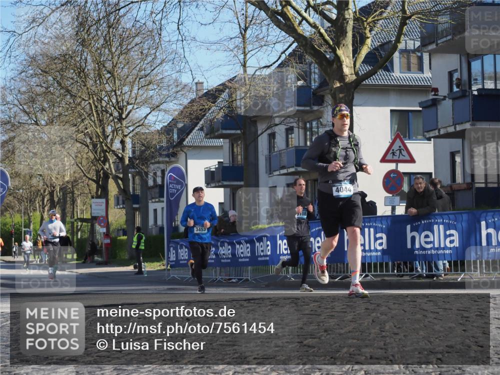 06.04.2025 - 44. Internationalen Wilhelmsburger Insellauf Luisa Fischer http://msf.ph/oto/7561454 06.04.2025 10:29:32 Ziel 108, 4044, 3453 meine-sportfotos.de