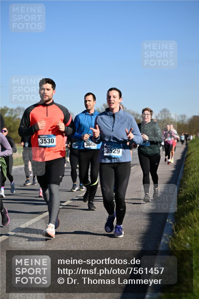 06.04.2025 - 44. Internationalen Wilhelmsburger Insellauf Dr. Thomas Lammeyer http://msf.ph/oto/7561457 06.04.2025 09:36:28 Laufen 3530, 399, 3666, 3529 meine-sportfotos.de