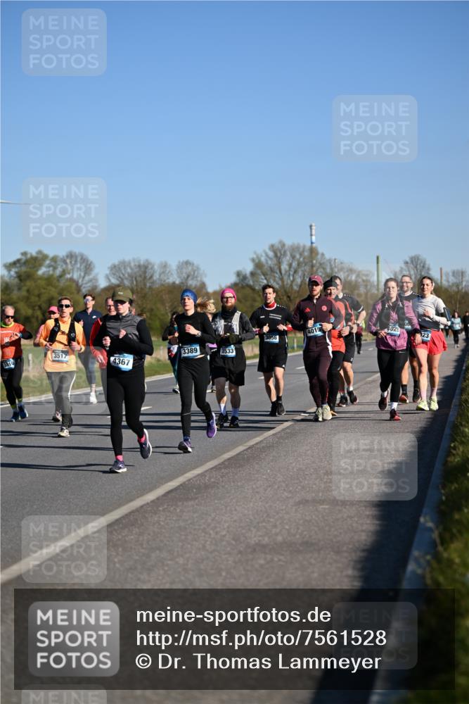 06.04.2025 - 44. Internationalen Wilhelmsburger Insellauf Dr. Thomas Lammeyer http://msf.ph/oto/7561528 06.04.2025 09:36:31 Laufen 4015, 3056, 3389, 3533, 3517, 4367, 4029 meine-sportfotos.de