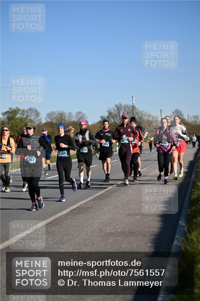 06.04.2025 - 44. Internationalen Wilhelmsburger Insellauf Dr. Thomas Lammeyer http://msf.ph/oto/7561557 06.04.2025 09:36:32 Laufen 4015, 189, 3056, 3533, 3517, 3389, 4367, 4029 meine-sportfotos.de