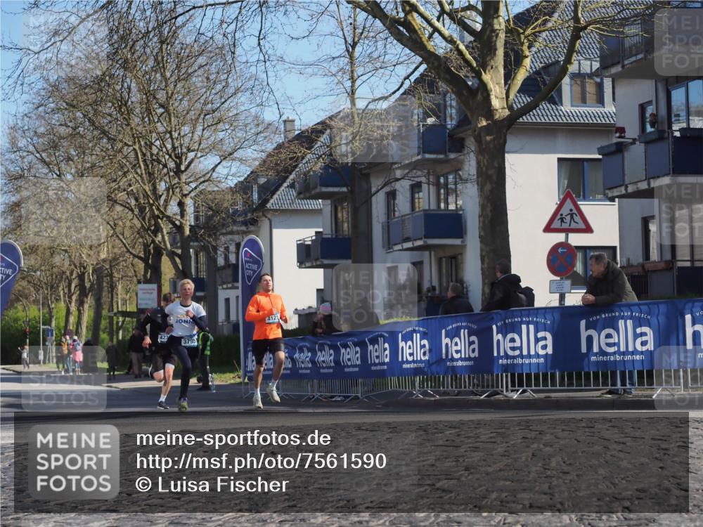 06.04.2025 - 44. Internationalen Wilhelmsburger Insellauf Luisa Fischer http://msf.ph/oto/7561590 06.04.2025 10:29:40 Ziel 423, 3795, 4121 meine-sportfotos.de