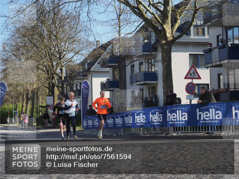 06.04.2025 - 44. Internationalen Wilhelmsburger Insellauf Luisa Fischer http://msf.ph/oto/7561594 06.04.2025 10:29:40 Ziel 4238, 3795, 4121, 2 meine-sportfotos.de