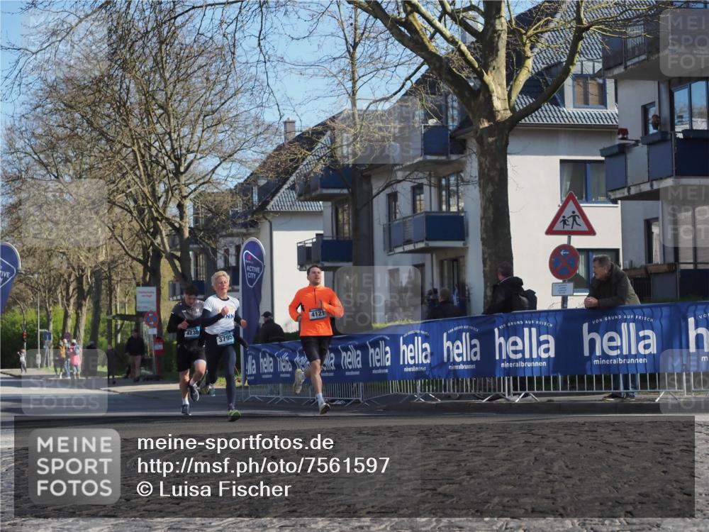06.04.2025 - 44. Internationalen Wilhelmsburger Insellauf Luisa Fischer http://msf.ph/oto/7561597 06.04.2025 10:29:40 Ziel 4238, 3795, 4121 meine-sportfotos.de