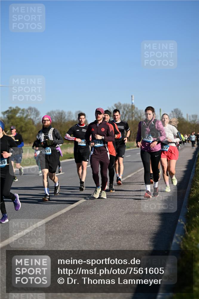 06.04.2025 - 44. Internationalen Wilhelmsburger Insellauf Dr. Thomas Lammeyer http://msf.ph/oto/7561605 06.04.2025 09:36:34 Laufen 3533, 89, 056, 4029, 023 meine-sportfotos.de