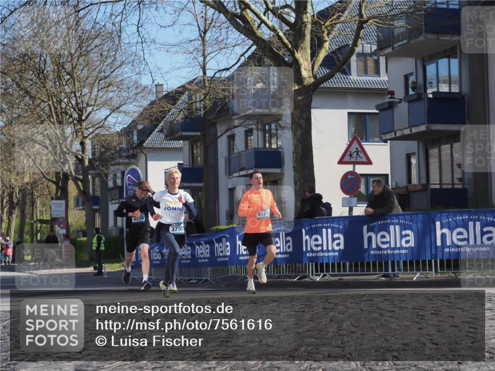 06.04.2025 - 44. Internationalen Wilhelmsburger Insellauf Luisa Fischer http://msf.ph/oto/7561616 06.04.2025 10:29:41 Ziel 4238, 3795, 4121 meine-sportfotos.de