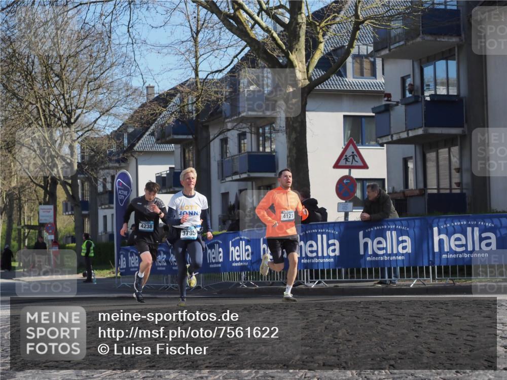 06.04.2025 - 44. Internationalen Wilhelmsburger Insellauf Luisa Fischer http://msf.ph/oto/7561622 06.04.2025 10:29:41 Ziel 37, 4238, 3795, 4121 meine-sportfotos.de