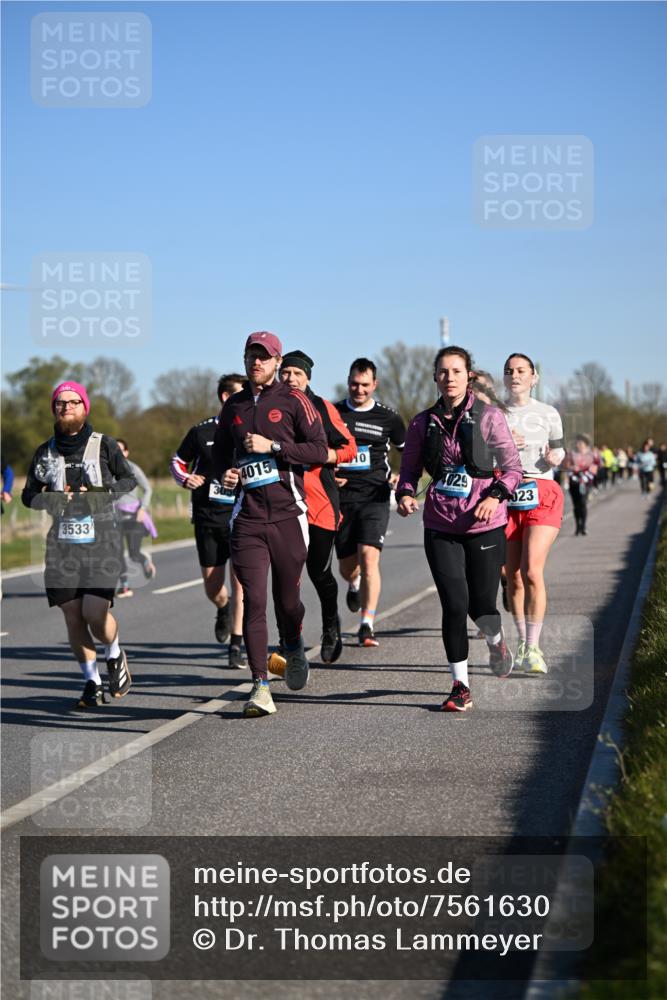 06.04.2025 - 44. Internationalen Wilhelmsburger Insellauf Dr. Thomas Lammeyer http://msf.ph/oto/7561630 06.04.2025 09:36:35 Laufen 3533, 4015, 4029, 23 meine-sportfotos.de