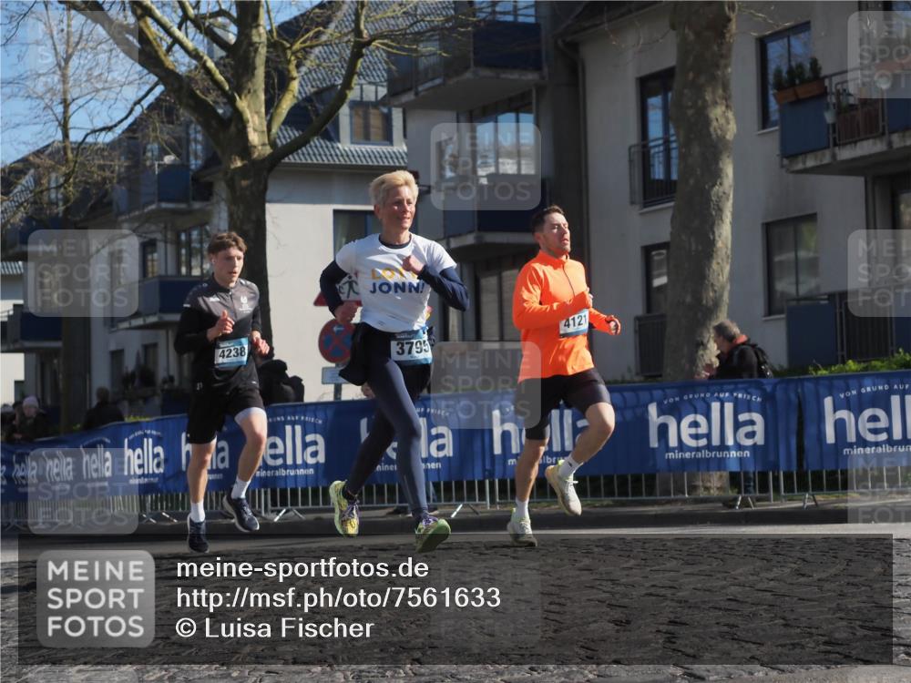 06.04.2025 - 44. Internationalen Wilhelmsburger Insellauf Luisa Fischer http://msf.ph/oto/7561633 06.04.2025 10:29:42 Ziel 4238, 3795, 4121 meine-sportfotos.de