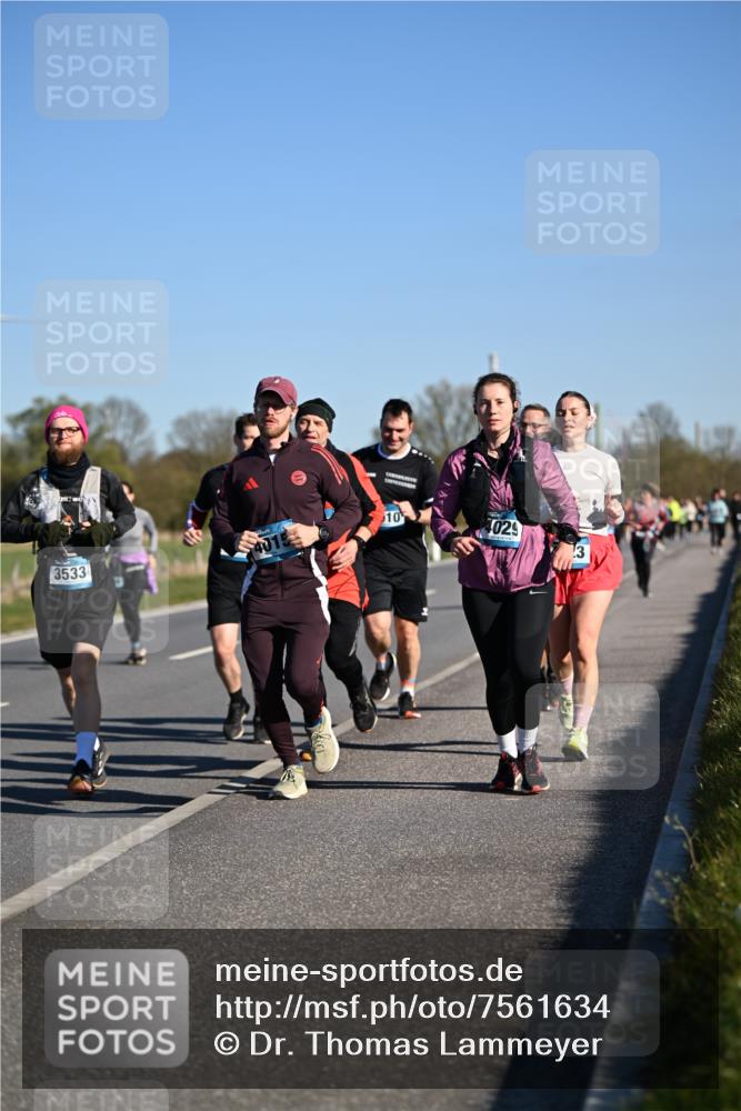06.04.2025 - 44. Internationalen Wilhelmsburger Insellauf Dr. Thomas Lammeyer http://msf.ph/oto/7561634 06.04.2025 09:36:35 Laufen 10, 3533, 4029, 3 meine-sportfotos.de