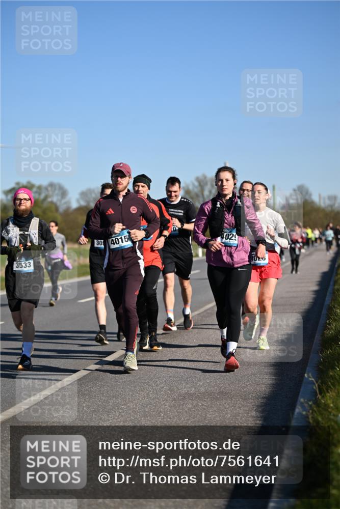 06.04.2025 - 44. Internationalen Wilhelmsburger Insellauf Dr. Thomas Lammeyer http://msf.ph/oto/7561641 06.04.2025 09:36:35 Laufen 3533, 30, 4015, 4029 meine-sportfotos.de