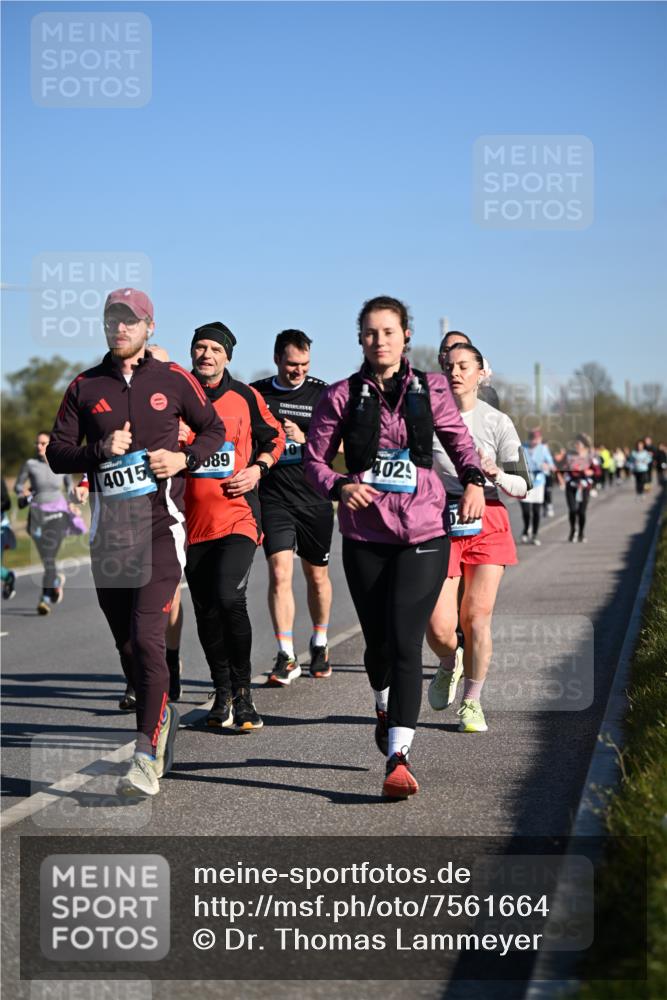 06.04.2025 - 44. Internationalen Wilhelmsburger Insellauf Dr. Thomas Lammeyer http://msf.ph/oto/7561664 06.04.2025 09:36:36 Laufen 4015, 89, 4029 meine-sportfotos.de