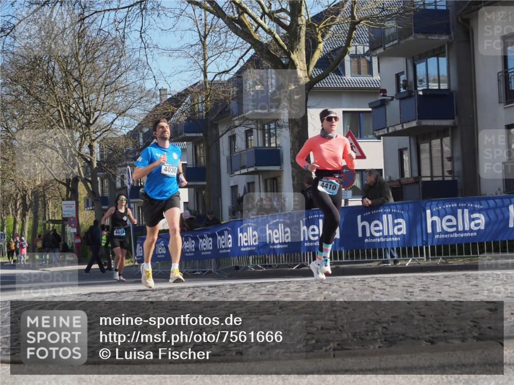 06.04.2025 - 44. Internationalen Wilhelmsburger Insellauf Luisa Fischer http://msf.ph/oto/7561666 06.04.2025 10:30:04 Ziel 4413, 4030, 4410 meine-sportfotos.de