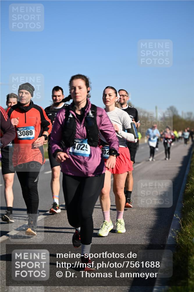 06.04.2025 - 44. Internationalen Wilhelmsburger Insellauf Dr. Thomas Lammeyer http://msf.ph/oto/7561688 06.04.2025 09:36:36 Laufen 3089, 4029, 102 meine-sportfotos.de