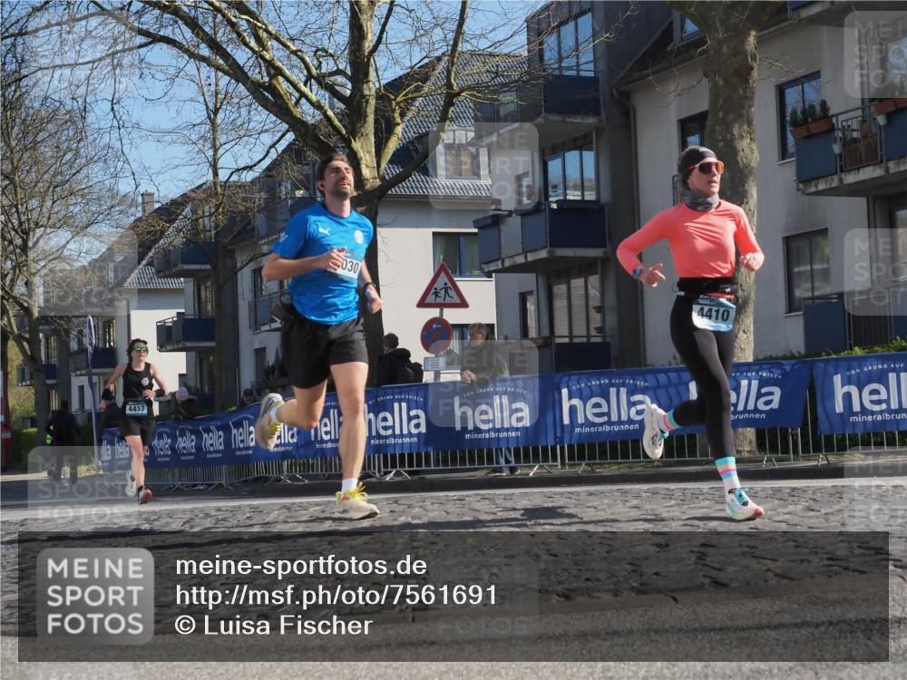 06.04.2025 - 44. Internationalen Wilhelmsburger Insellauf Luisa Fischer http://msf.ph/oto/7561691 06.04.2025 10:30:05 Ziel 030, 4413, 4410 meine-sportfotos.de