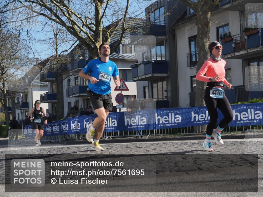 06.04.2025 - 44. Internationalen Wilhelmsburger Insellauf Luisa Fischer http://msf.ph/oto/7561695 06.04.2025 10:30:05 Ziel 4413, 4030, 4410 meine-sportfotos.de