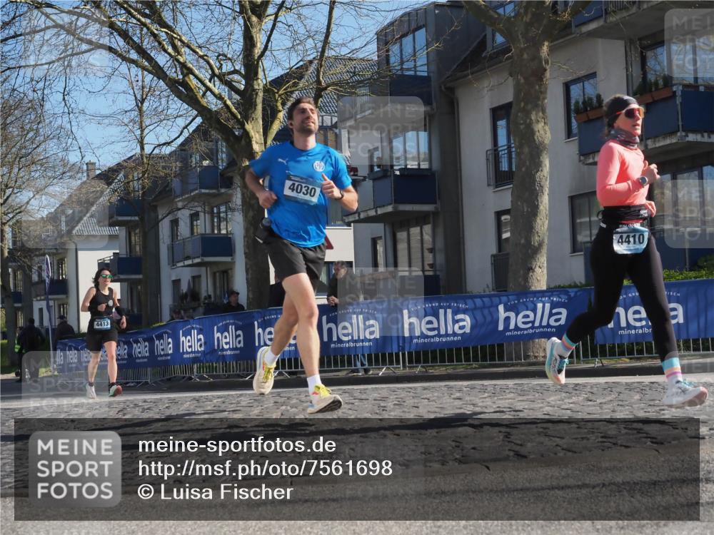 06.04.2025 - 44. Internationalen Wilhelmsburger Insellauf Luisa Fischer http://msf.ph/oto/7561698 06.04.2025 10:30:05 Ziel 4413, 4030, 4410 meine-sportfotos.de