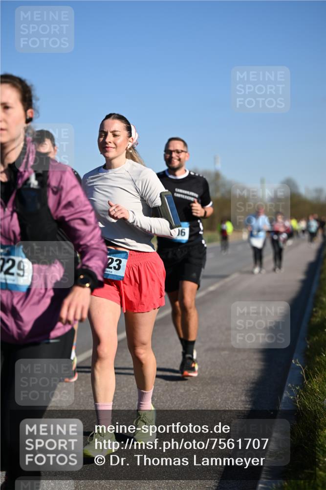 06.04.2025 - 44. Internationalen Wilhelmsburger Insellauf Dr. Thomas Lammeyer http://msf.ph/oto/7561707 06.04.2025 09:36:37 Laufen 729, 23, 06 meine-sportfotos.de