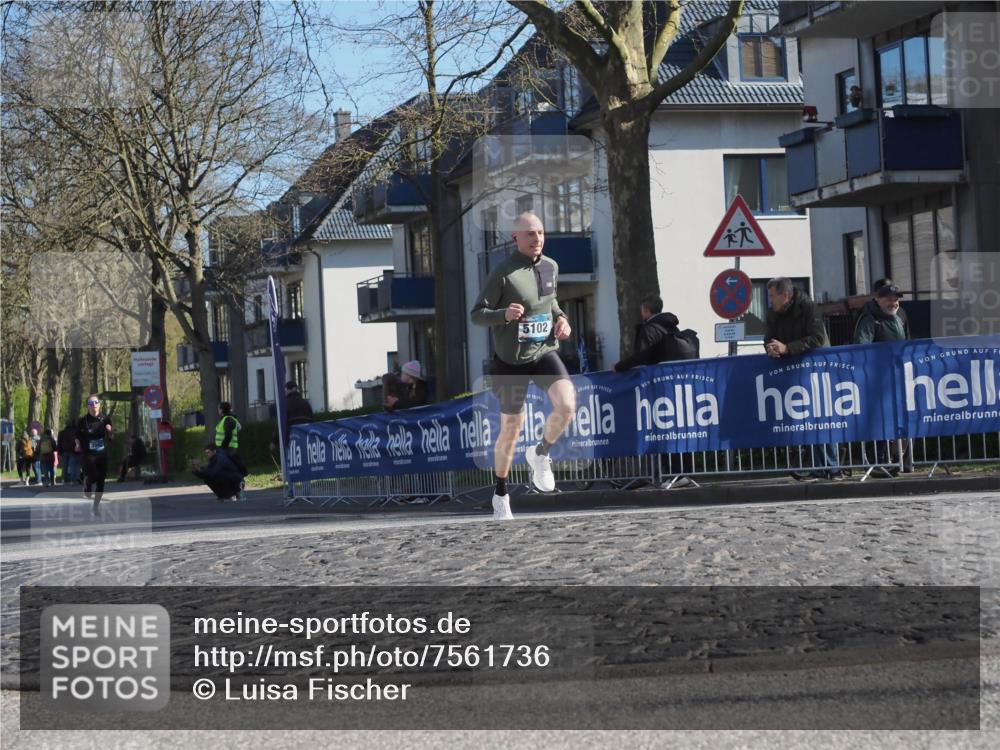 06.04.2025 - 44. Internationalen Wilhelmsburger Insellauf Luisa Fischer http://msf.ph/oto/7561736 06.04.2025 10:30:11 Ziel 5102 meine-sportfotos.de