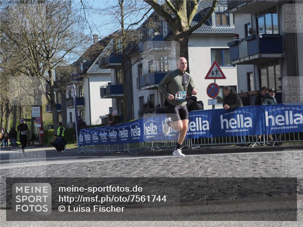 06.04.2025 - 44. Internationalen Wilhelmsburger Insellauf Luisa Fischer http://msf.ph/oto/7561744 06.04.2025 10:30:11 Ziel 5102 meine-sportfotos.de