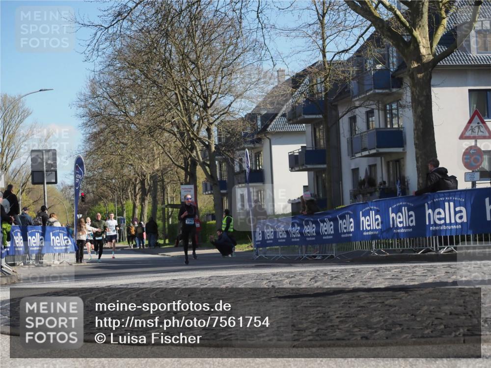 06.04.2025 - 44. Internationalen Wilhelmsburger Insellauf Luisa Fischer http://msf.ph/oto/7561754 06.04.2025 10:30:12 Ziel 3562 meine-sportfotos.de