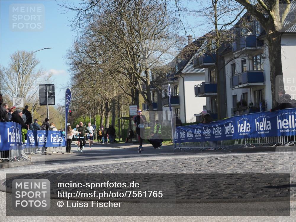 06.04.2025 - 44. Internationalen Wilhelmsburger Insellauf Luisa Fischer http://msf.ph/oto/7561765 06.04.2025 10:30:12 Ziel 3562 meine-sportfotos.de