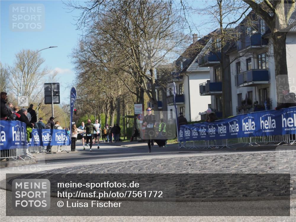 06.04.2025 - 44. Internationalen Wilhelmsburger Insellauf Luisa Fischer http://msf.ph/oto/7561772 06.04.2025 10:30:13 Ziel 3562, 4527 meine-sportfotos.de