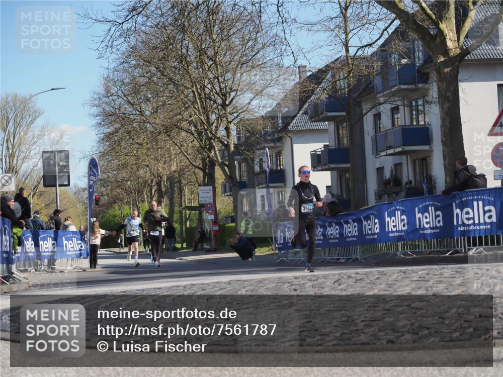 06.04.2025 - 44. Internationalen Wilhelmsburger Insellauf Luisa Fischer http://msf.ph/oto/7561787 06.04.2025 10:30:14 Ziel 4527, 3562 meine-sportfotos.de