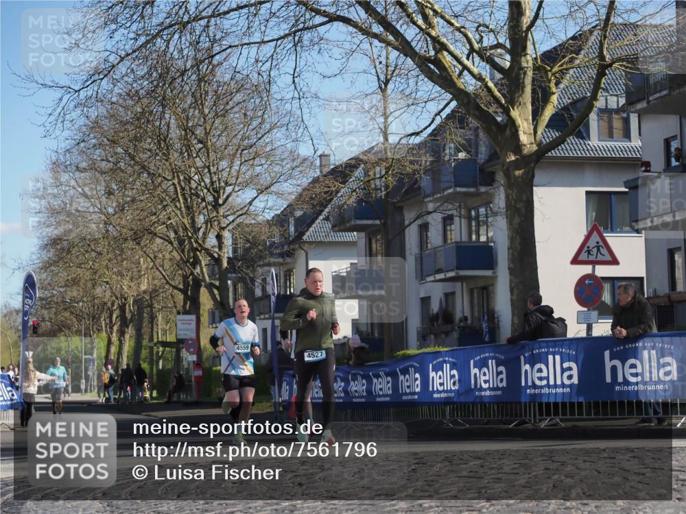 06.04.2025 - 44. Internationalen Wilhelmsburger Insellauf Luisa Fischer http://msf.ph/oto/7561796 06.04.2025 10:30:18 Ziel 4559, 4527 meine-sportfotos.de